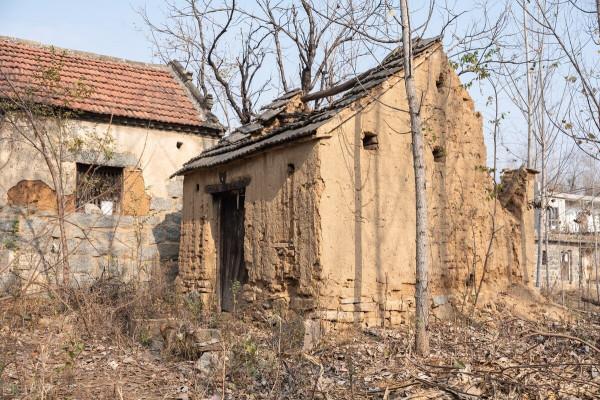 張同學的房子夠破的