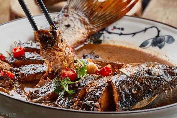 燉魚去腥，別隻會用料酒啤酒，多加一勺它，肉嫩無腥味，香飄滿屋