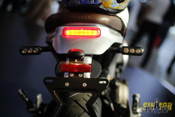 重慶摩博會 錢江釋出最新逸550與閃300s 復古與巡航逸起閃耀 重慶摩博會 錢江釋出最新逸550與閃300s 復古與巡航逸起閃耀