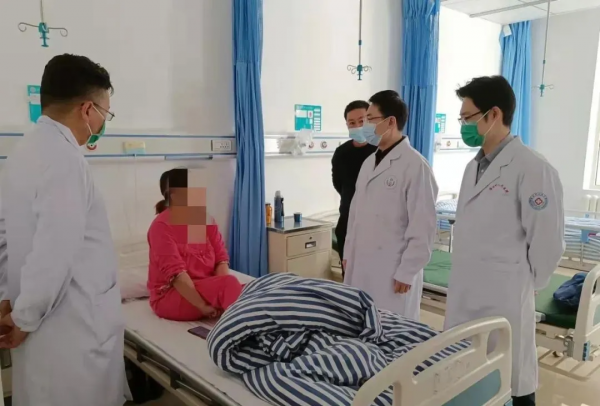 青海37歲女患者突發腦出血，浙江醫生千里馳援，不開顱“一根針”治好腦部血管畸形團