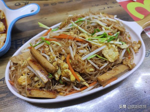 晚上的八卦街才是最有煙火氣的，路邊小店3天吃了2次