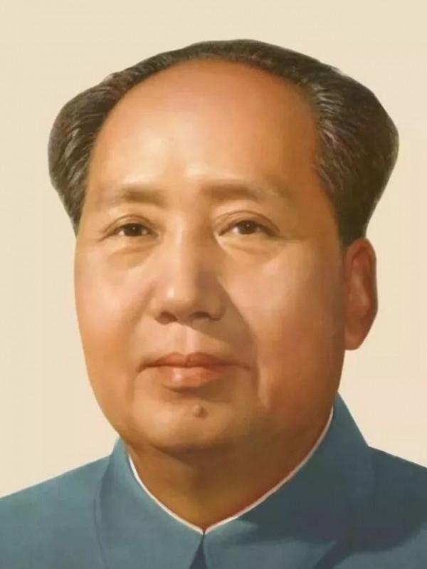 天安門毛主席手繪畫像：高6米寬4.6米，重1.5噸，如今已經是第8版