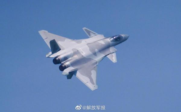 殲-20高畫質大片 帥出天際