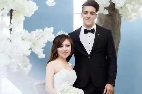 東北殘疾女孩嫁非洲富二代,相戀1年裸婚沒要彩禮,買不起尿不溼 東北殘疾女孩嫁非洲富二代,相戀1年裸婚沒要彩禮,買不起尿不溼