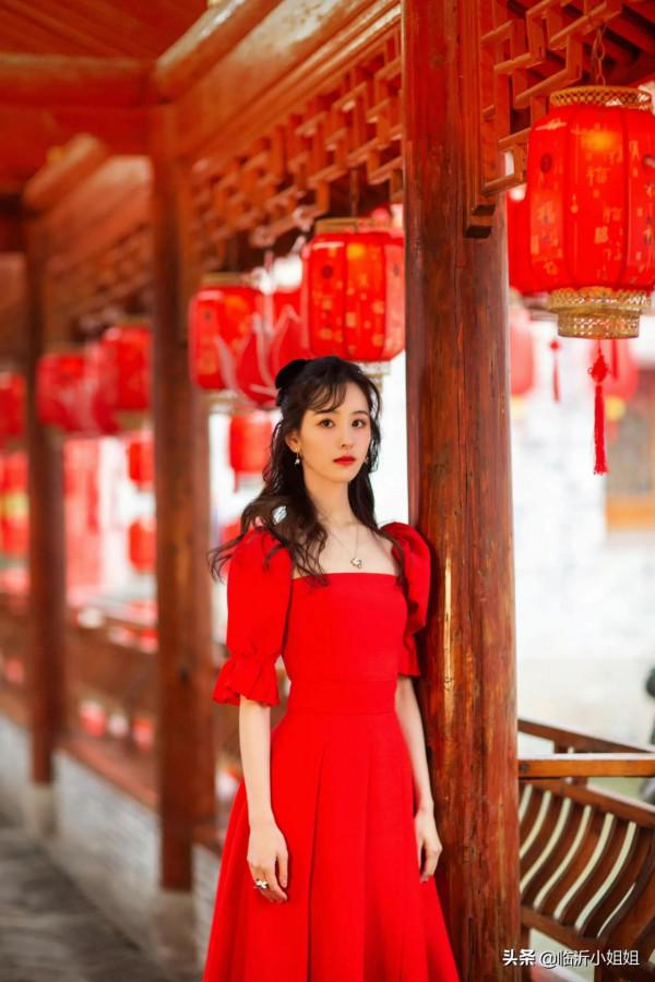 陳都靈，女神級的清純美少女，顏值清麗脫俗，柔美氣息爆棚