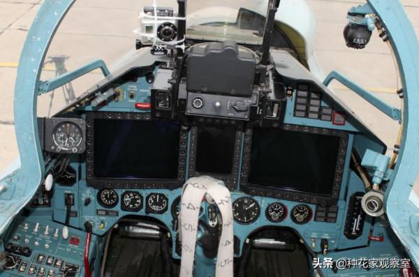 飛行員怕死選擇跳傘，戰機砸向學校90人遇難，被送上軍事法庭