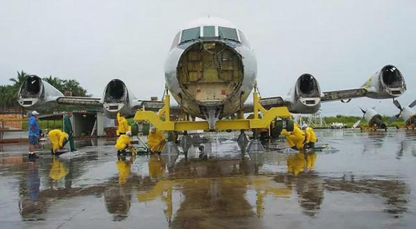 南海撞機之後，中國從大卸八塊的美國偵察機裡，破譯了哪些技術？