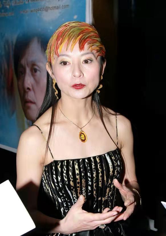 36歲嫁入豪門,6年後被曝出軌“乾兒子”,前夫的話讓她身敗名裂 36歲嫁入豪門,6年後被曝出軌“乾兒子”,前夫的話讓她身敗名裂