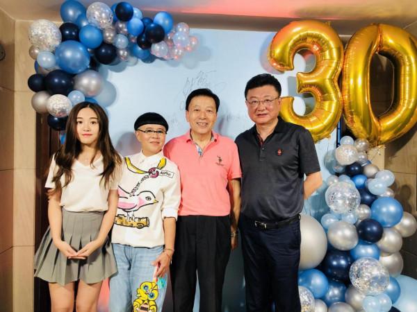 &quot;國臉&quot;王寧的愛情史，一眼定情劉純燕，不被看好的婚姻卻恩愛33年