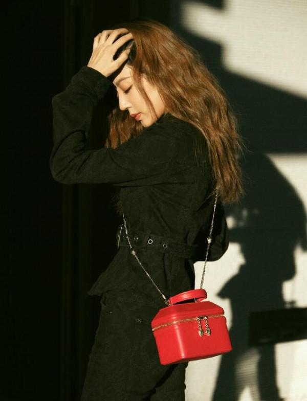 於正力捧5年都不火，有顏有身材的何瑞賢，基礎款也能穿得很驚豔