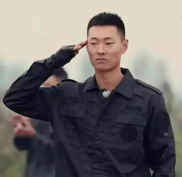 楊冪當過兵？中國人民解放軍：空軍。一起來看看吧