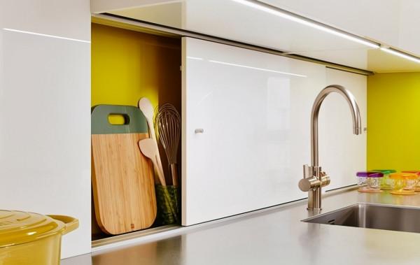 當初自己怎麼就沒想到，在這4處用推拉門，廚房收納原地翻一倍