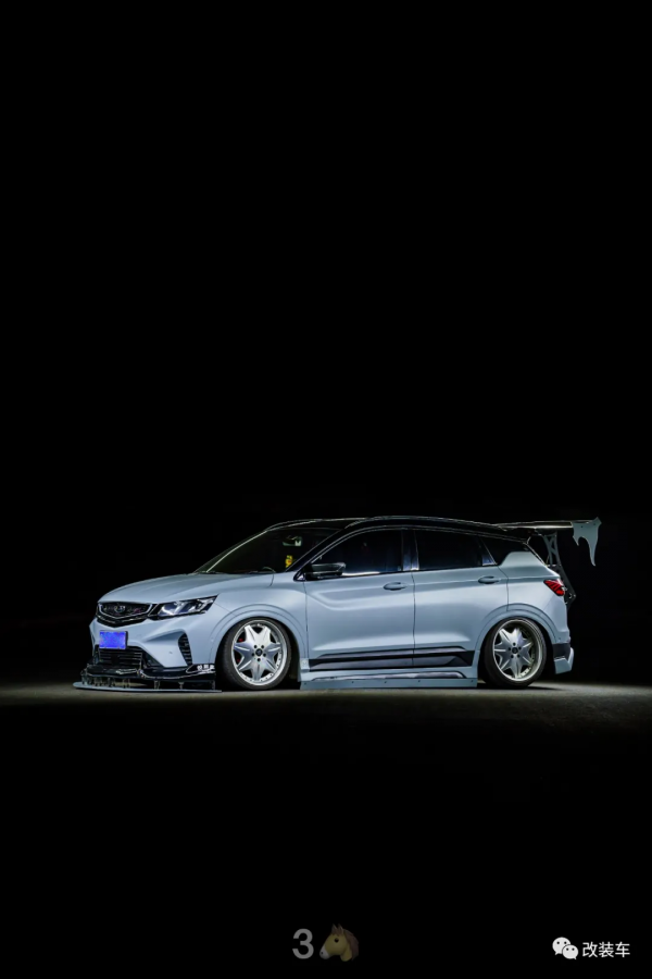 全車CDM姿態改裝的吉利繽越,從上班玩到自己開店才算畢業 全車CDM姿態改裝的吉利繽越,從上班玩到自己開店才算畢業