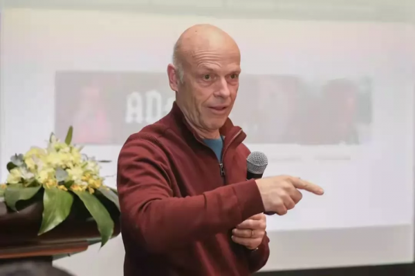 計算神經學大牛加盟復旦，曾在Nature、Science狂發數十篇論文