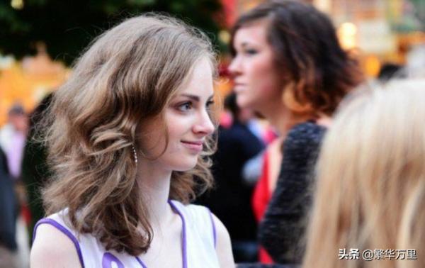 波蘭3840多萬人,歐洲排名第9位,普通人一月工資多少錢? 波蘭3840多萬人,歐洲排名第9位,普通人一月工資多少錢?