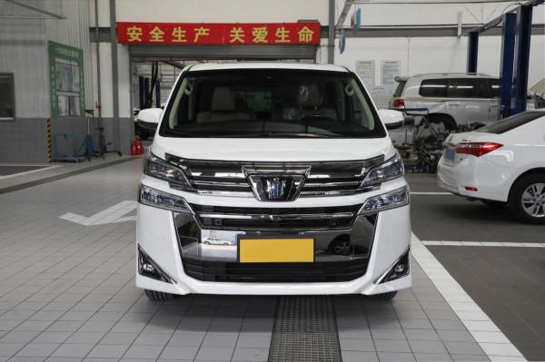 不加價的保姆車，與埃爾法同級，軸距3米配2.5L混動，實拍威爾法