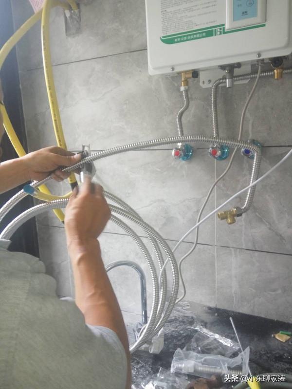 電熱水器和燃氣熱水器選哪個？6個方面對比，終結你的選購困難症