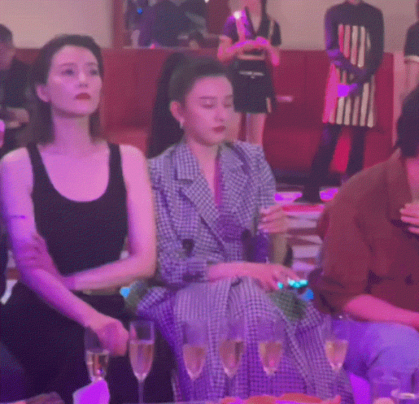 年輕就能同框搶前輩風頭？這6位氣質型大齡女星，後輩難以撼動