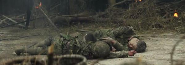 《王牌部隊》高粱扔完最後一顆手榴彈 選擇跳崖 張排長為救戰友犧牲