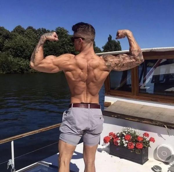 居家運動‖一組肌肉男照片，你身邊有這樣的肌肉男嗎？