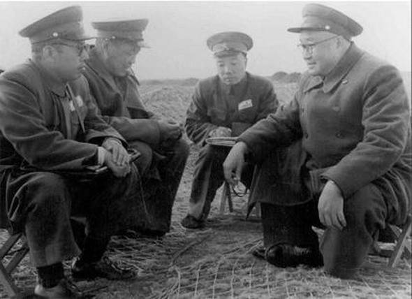 尼赫魯向美求援後，調3萬兵力再襲邊境，丁盛少將下令：關門打狗