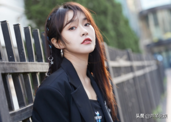 張佳寧是在逆生長嗎？演得高中生好自然，是校園女神的即視感