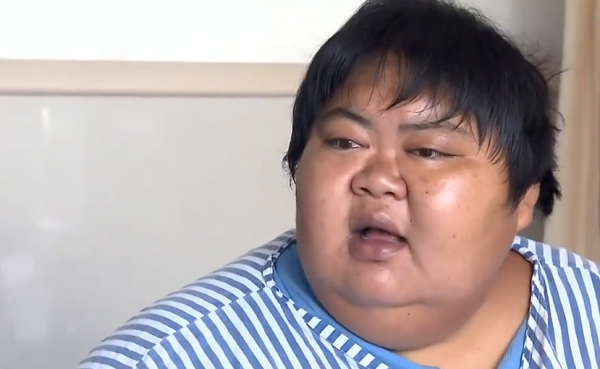 每天抱著電飯鍋吃飯，三年長了180斤肉，356斤的她如何減肥成功呢