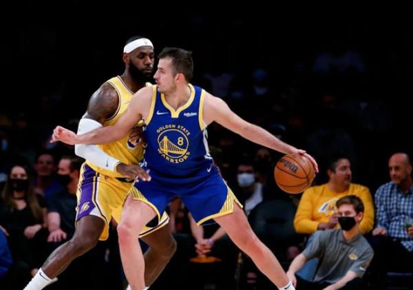 歐文西蒙斯一個夏天的戲,抵不過威少一場球 歐文西蒙斯一個夏天的戲,抵不過威少一場球