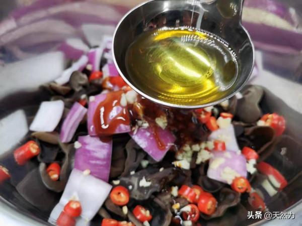 飯店的洋蔥拌木耳是怎麼做出來的，告訴你步驟和技巧，收藏好哦