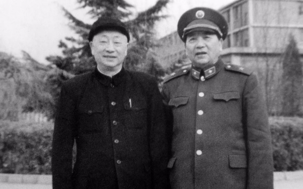 兒子參軍後&quot;犧牲&quot;母親傷心欲絕，17年後警衛員上門：司令接您入京