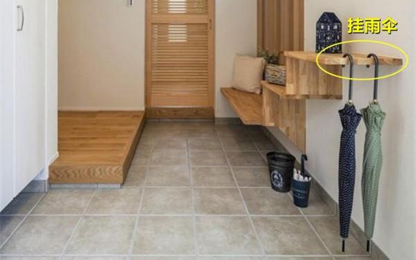 玄關“去鞋櫃化”用3段懸空木板替代了,看似簡易,實際輕巧好用 玄關“去鞋櫃化”用3段懸空木板替代了,看似簡易,實際輕巧好用