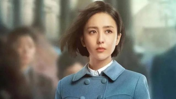 佟麗婭諜戰劇穿幫,女英雄背兩萬多名牌包,編劇的回應無法信服 佟麗婭諜戰劇穿幫,女英雄背兩萬多名牌包,編劇的回應無法信服