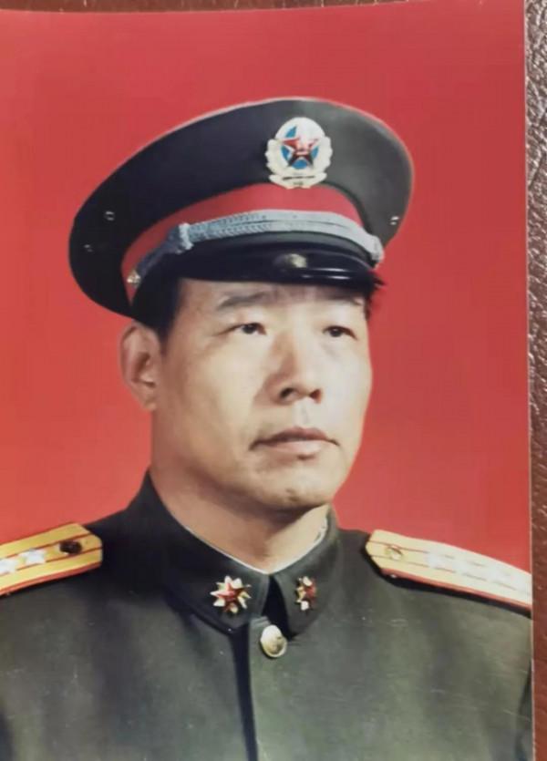 走 近 雒 勝 先 生 走 近 雒 勝 先 生