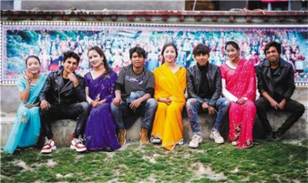 流浪200年的外族人，18年前加入中國國籍，如今家家懸掛五星紅旗