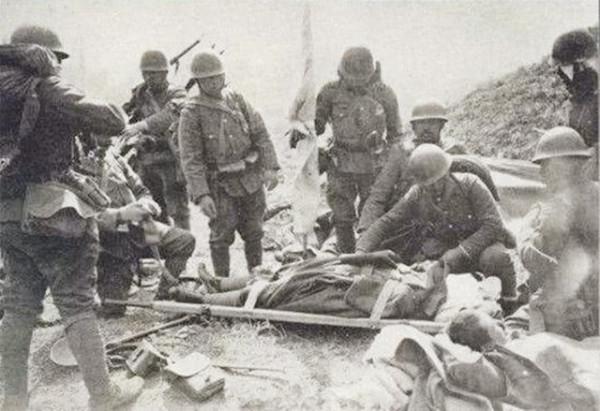 剛開完軍事會議，八路軍作戰計劃就遭洩露，司令員大怒，掏出手槍