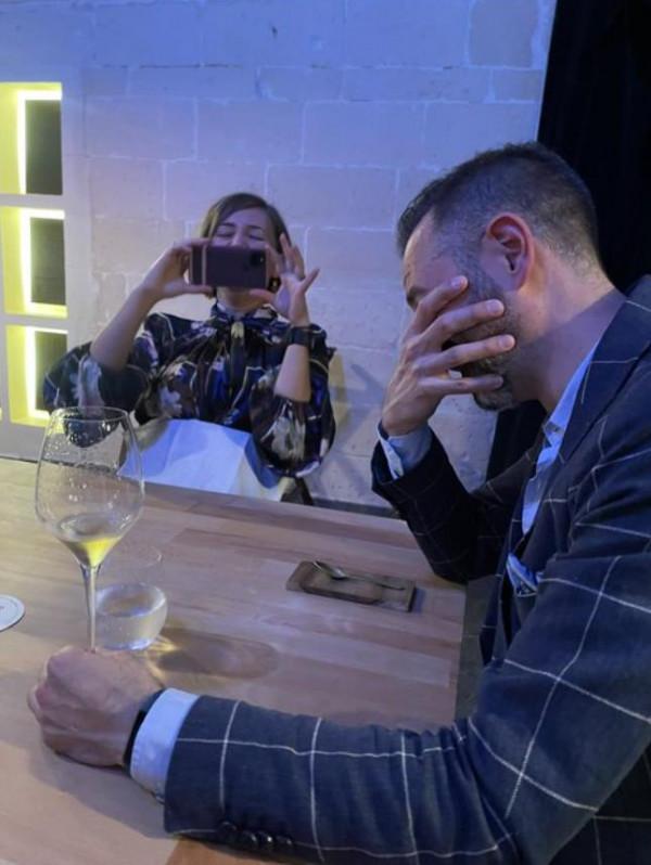 外國博主吐槽最糟米其林，27道奇葩菜，還要從主廚“嘴”裡舔著吃