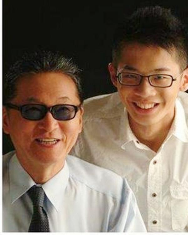 92年李敖與王小屯結婚，拜見年齡比自己還小的岳父母：深深鞠一躬