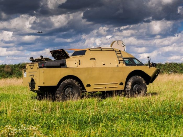 戰鬥民族有多硬核？裝甲車一改就當房車，連洋娃娃也是軍工製造