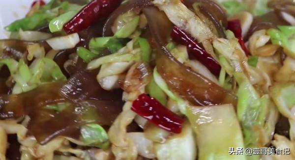 炒包菜時不要直接下鍋，難怪不好吃，大廚教你一招，鮮香又下飯