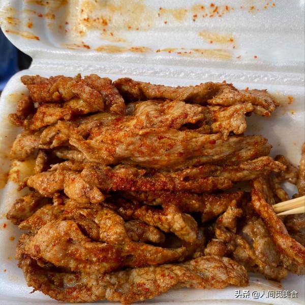 河南大叔自創美食惹爭議，1元1串，有人連吃20年，有人卻下不去嘴