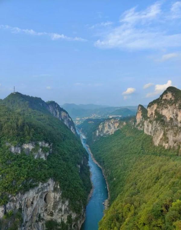 男子騎125摩托用9天時間從連灘西壩開到西藏拉薩，全程4千多公里