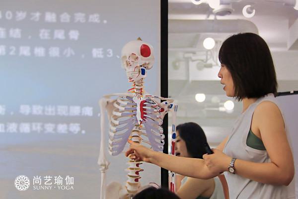 生理期如何做仰臥束角式