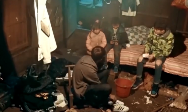 變形計暴躁農村女孩：被親媽拋棄，被城市哥哥當親妹妹，寵成公主