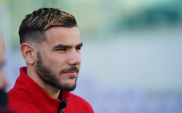 記者:米蘭為特奧開出了一份年薪450萬歐元的報價 記者:米蘭為特奧開出了一份年薪450萬歐元的報價