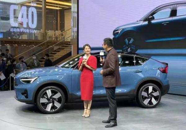 高圓圓也有架子了?出行僱幾十個保鏢陣仗大,濃豔打扮卻難敵老態 高圓圓也有架子了?出行僱幾十個保鏢陣仗大,濃豔打扮卻難敵老態