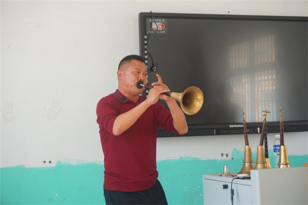 中國故事｜鄉村校長李中華：用一支嗩吶，托起一所村小