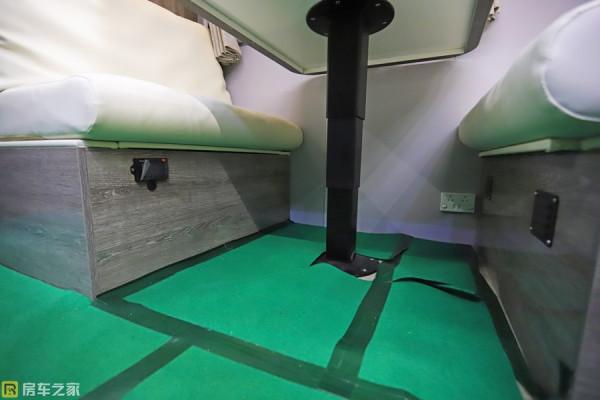 豪華內飾越野配置，黑系HQ19越野拖掛房車