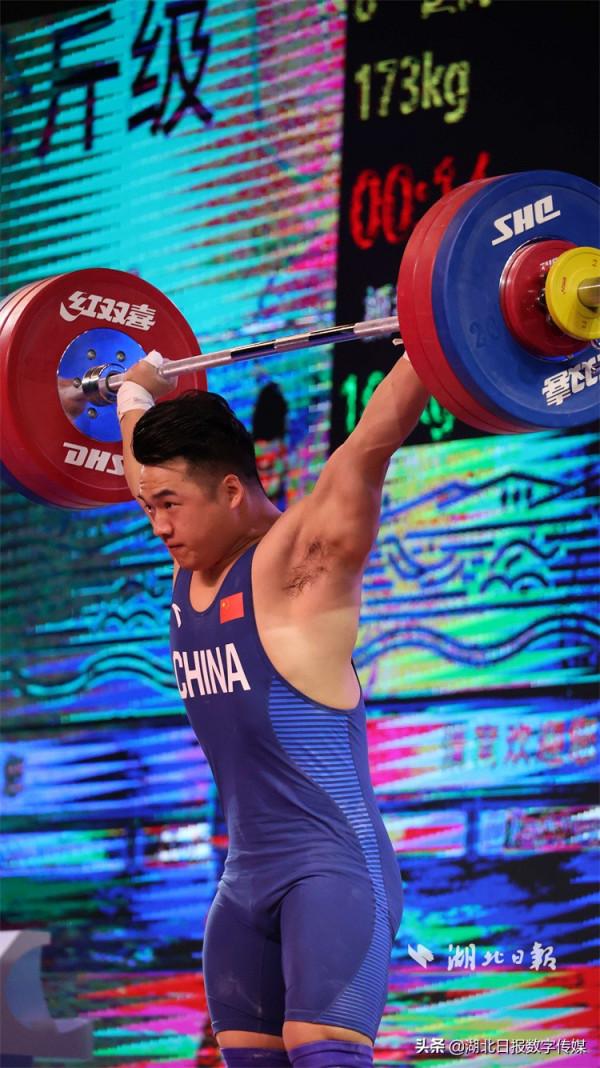依舊是王者，男子舉重田濤再奪全運金牌