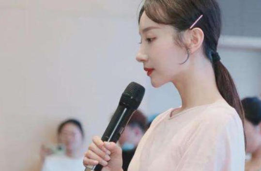 河南90後女孩因“青綠腰”火了,她美得動人心魄,讓人過目難忘 河南90後女孩因“青綠腰”火了,她美得動人心魄,讓人過目難忘