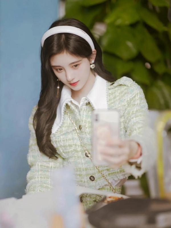 別再披頭散髮了!這幾款顯高吸睛的髮型,氣質又撩人 別再披頭散髮了!這幾款顯高吸睛的髮型,氣質又撩人